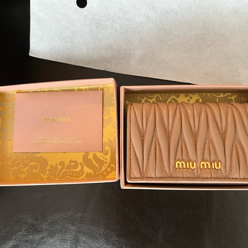 Miu Miu Matelassé nappa leather card case